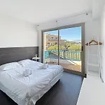 La Pinede Apartement Equiped With Air Conditioning And A Pool!