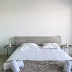 La Pinede Apartement Equiped With Air Conditioning And A Pool!