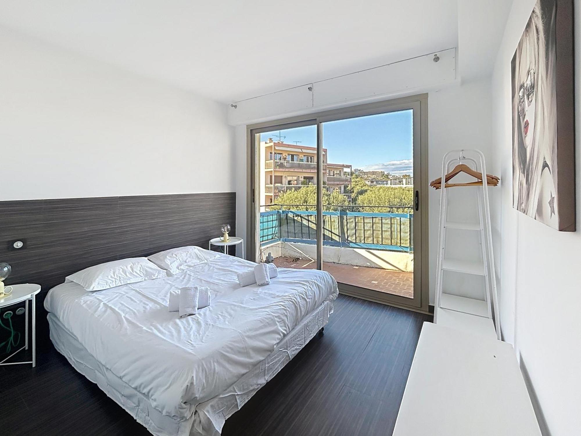 La Pinede Equiped With Air Conditioning And A Pool! *