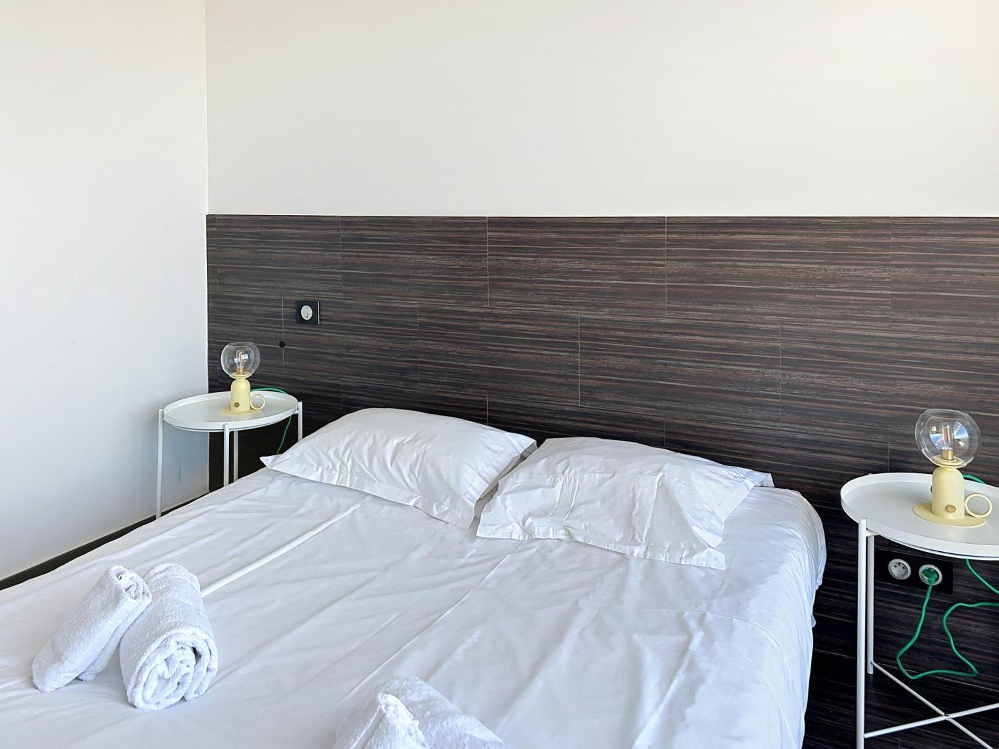 Apartment La Pinede Equiped With Air Conditioning And A Pool!