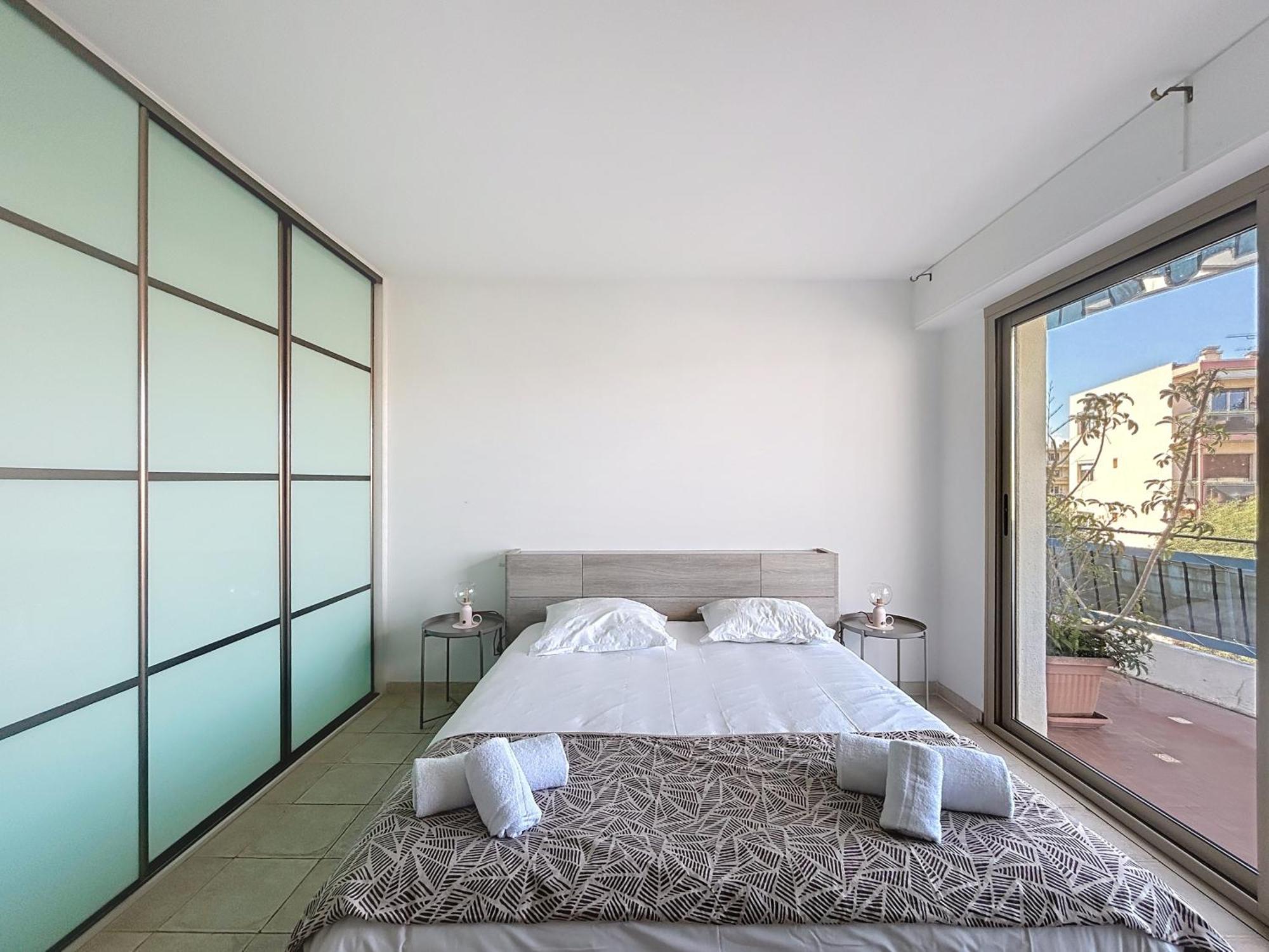 La Pinede Equiped With Air Conditioning And A Pool! Apartment *