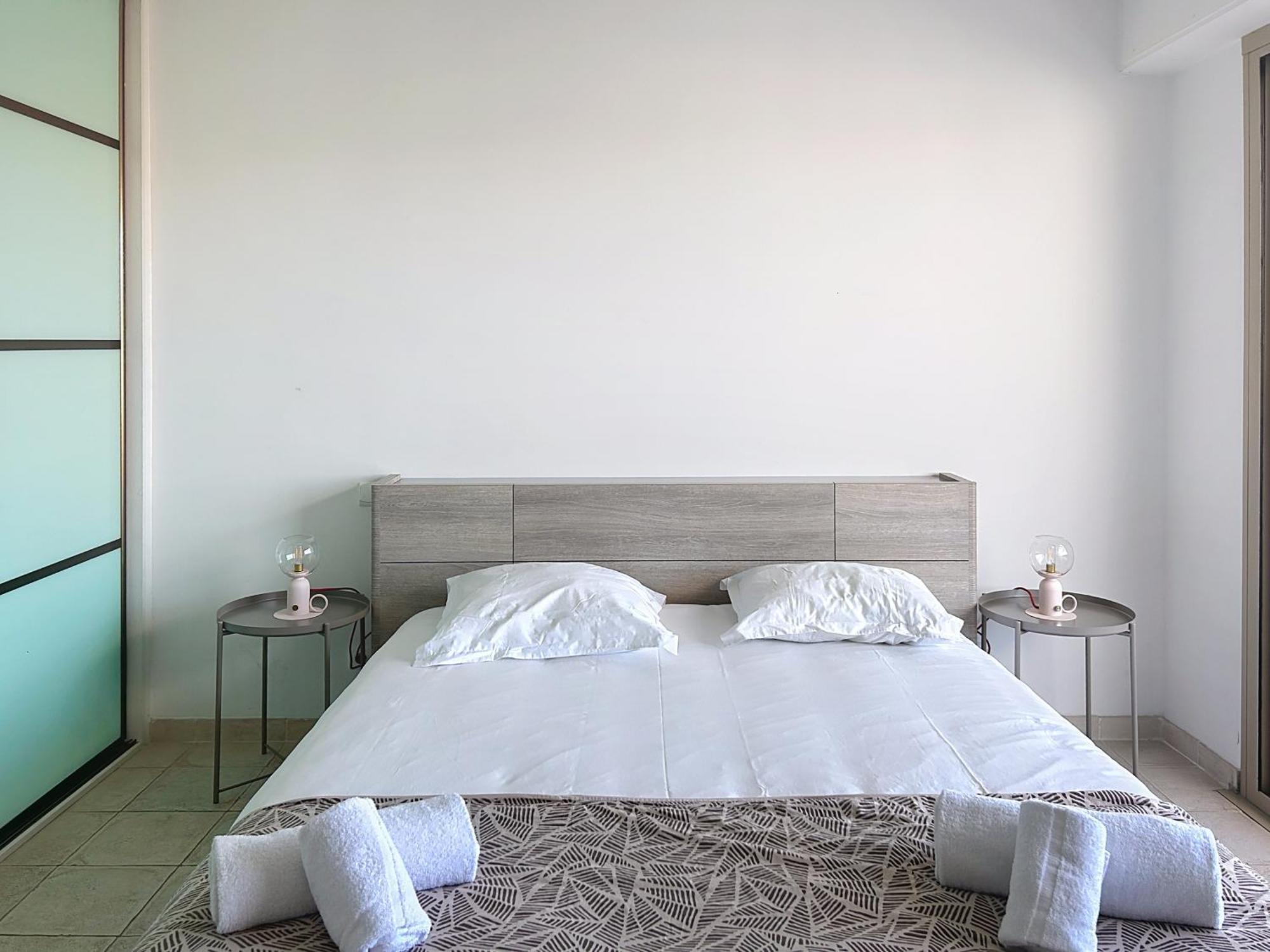 Appartement La Pinede Equiped With Air Conditioning And A Pool! *