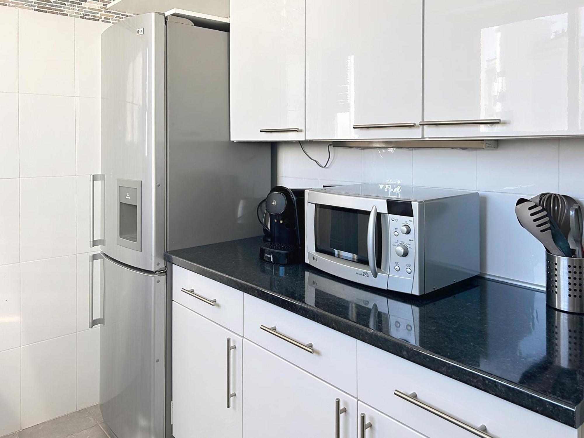 Appartement La Pinede Equiped With Air Conditioning And A Pool! Antibes