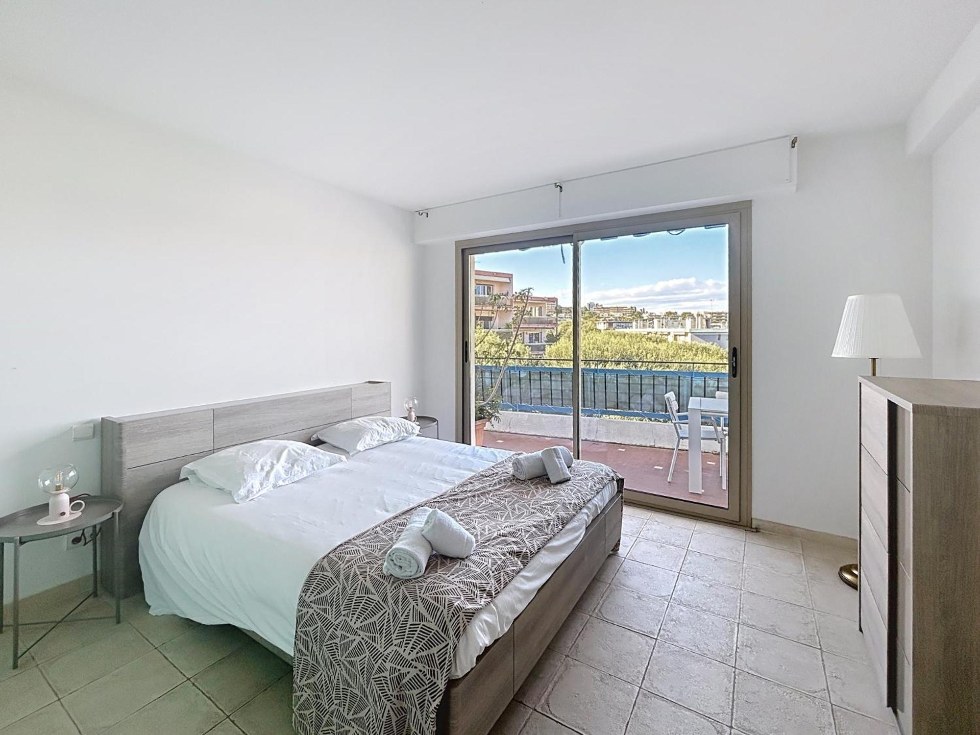 Appartement La Pinede Equiped With Air Conditioning And A Pool!